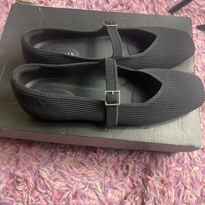 Vivaia Black Women's Flats